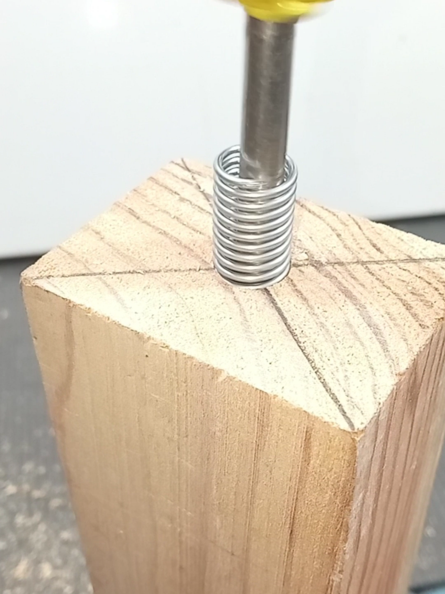 New homemade tips and hacks for working with furniture! Woodworking ideas and projects. Beginner's guide to woodworking. Carpenter tips and skills #DIY #woodworking #tips #tricks #skills #furniture #lifehacks #ideas #homehacks