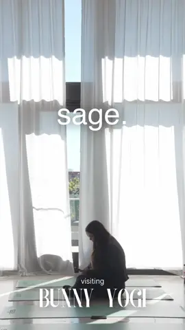 Today at bunny yogui Miami🩵 our mats are incredible 😍 #yoga #prevent #mats #bunnies #fun #cute #activewear #event #fyp #foryou 