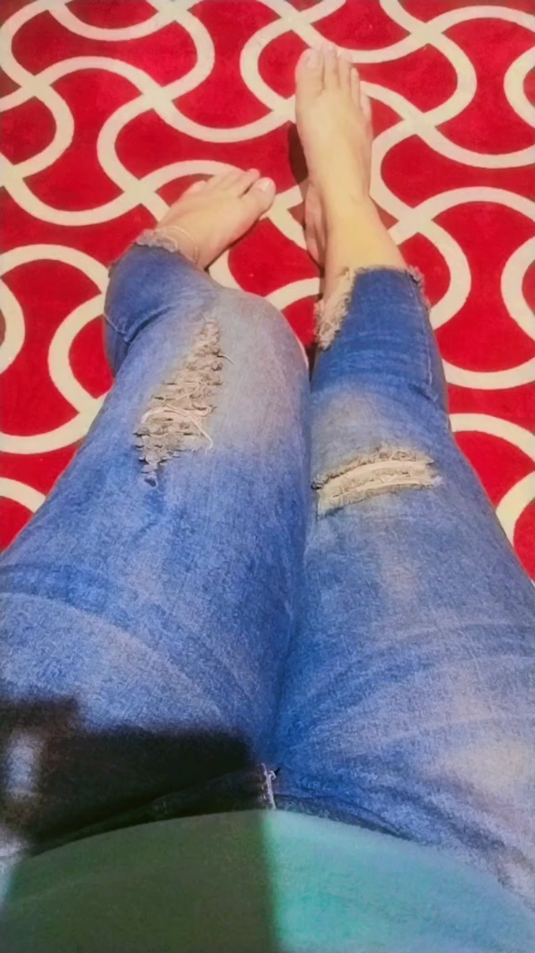 ini dia, celana jeans yg bikin penampilan km jdi makin kece 🤗 #celanajeans  #celanawanita  #jeanssobek 