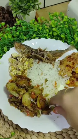 menu hari ini bakwan jagung+tumis tahu+ikan asin goreng+jengkol chilipadi 😍🤏🏻 #masakansimple #masakansunda #masakanrumahan #masakansederhana #masakanindonesia #menurumahan 