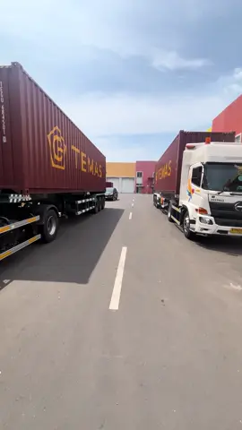 Dijual Gudang Sedayu Bizpark Cakung Ready                                      Ukuran : 216m2.                                  Ice storage facility                                 Harga masih sangat terjangkau                 To many more info please message me personal or whatsapp me        087886138892 - Chris🙏🏼😁 #gudangjakarta #gudang #icestorage #kontainer #dijual #cakung #bizpark #sedayu #jakartatimur #jakarta #gudangforsale #container #trucklife #readyforsale #gudangcoldstorage #siappakai #gudangproject #greensedayubizparkcakung 