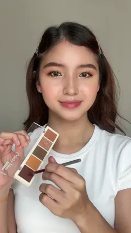 watch me eat with the new @SILKYGIRL_Malaysia Crunchy-licious Eyeshadow Bar 🤭 #fyp #makeup #eyeshadowpalette #CrunchyliciousShadowbar #silkygirl #ilovesilkygirl #tiktokmademebuyit #racuntiktok #BeautyTok #beauty #eyemakeup #makeupideas #kekalcantik #Crunchytreats