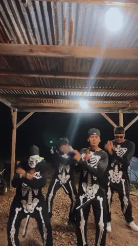 #fyp #halloweencostume #skeletondance #viral #trend #loseskeletones 