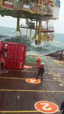 jangan pernah mengeluh jika belum pernah merasakan badai di tengah laut.minggu 24 November 2024 lembur day💪💪#offshorepertamina#natunafpso 