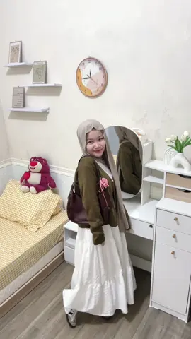 Membalas @saaaq rok sama cardi yang aku pakee ,aku spil disini yaa !!💗#cardiganrajut #rok #cardicrop #outfit #outfitideas #outfitinspo #fyp 
