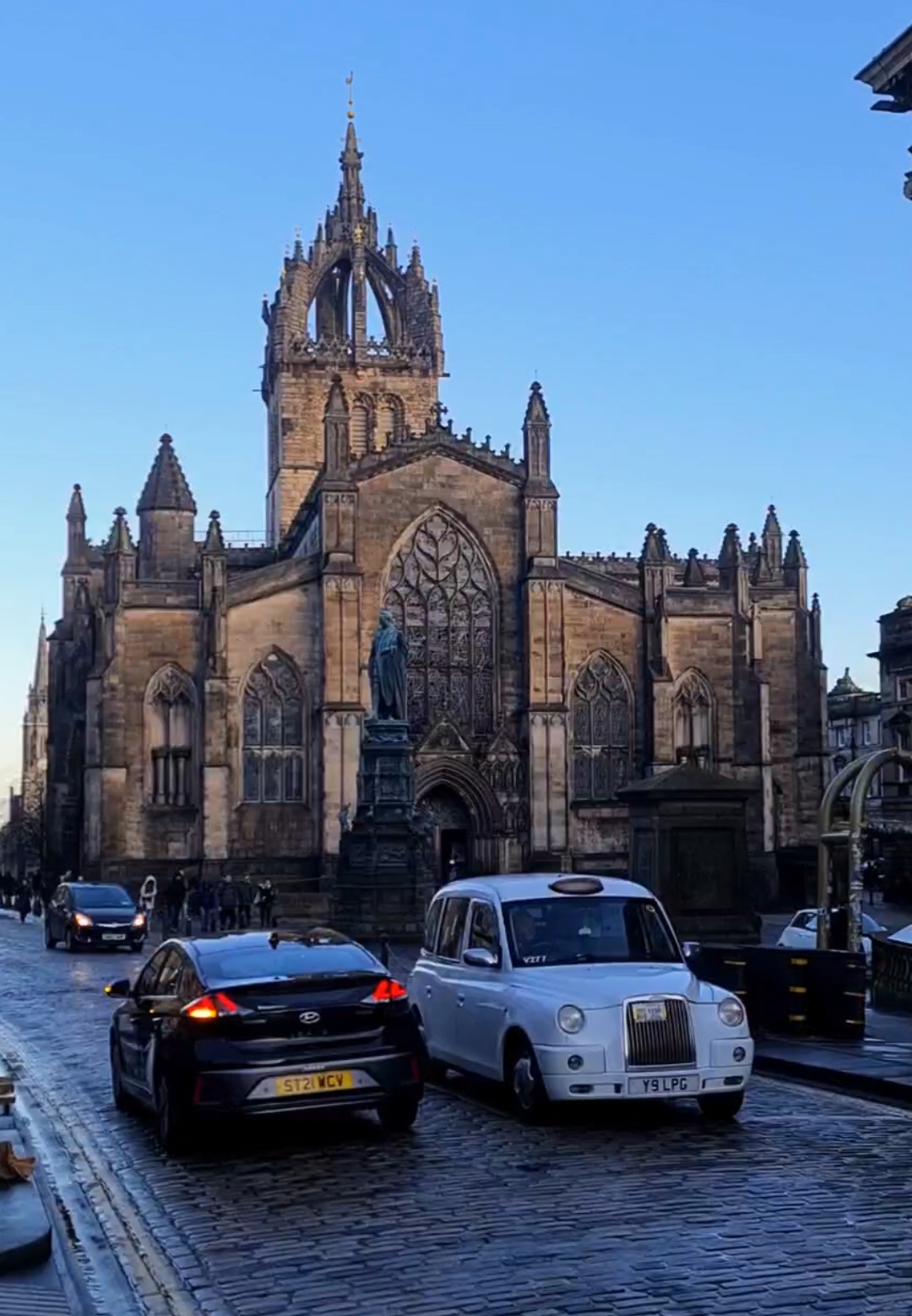 Edinburgh, Scotland 🏴󠁧󠁢󠁳󠁣󠁴󠁿😍 Edinburgh was the first city I have travelled to in the United Kingdom and I was simply blown away 😍❤️ Amazing architecture almost at every corner and wonderful vibes 😍🙌🏽 For this Edinburgh metro sound edit I have used some tram announcements as the city does not have metro lines.  #edinburgh #Scotland #edinburghscotland #edinburghcastle #edinburghtiktokers #edinburghguide #edinburghtiktok #edinburghtravel #scotlandtiktok #scotlandtravel 