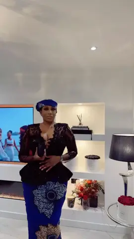 Wedding guest..  #congolaise🇨🇩 #congolesewedding #nigerianwedding #asoebistyles #liputa #luxury #femmeluxe #congobrazzaville242🇨🇬🇨🇩 #congokinshasa243🇨🇩 #africanankarastyles #ankara #africanwax 