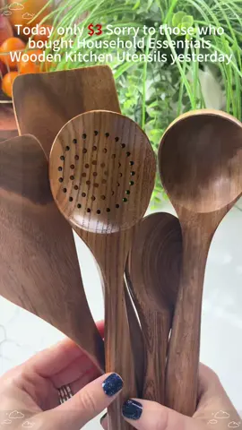 Obsessed with this acadia wood serving utensil set.Ive been searching foreverrrrr but didnt want tospend $60 ? #ditchtheplastic #woodenutensils #acadiawood #hostinggift