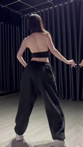 Đang dãn dây chằng lưng mà cái nư nhảy cỡ này 🙂 #xuhuong #viral #lopdance💃 