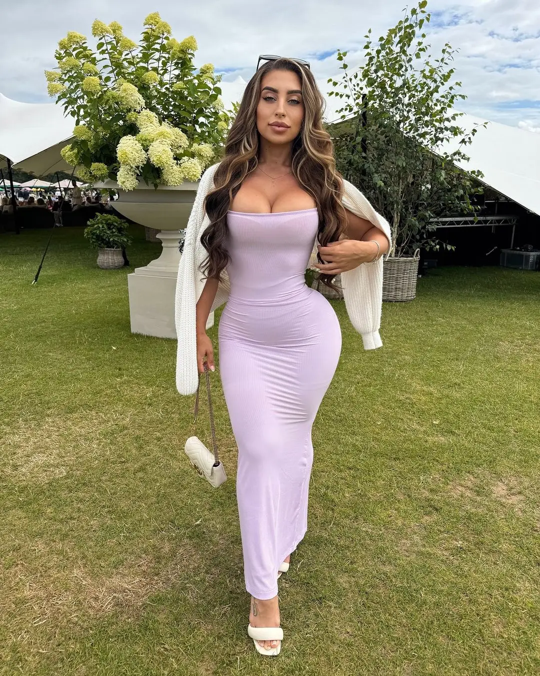 To optimize glute muscle development, prioritize a combination of compound and isolation exercises that target the gluteus maximus, medius, and minimus. Compound movements like hip thrusts, squats, deadlifts, and lunges are essential for building overall glute strength and mass, as they allow you to lift heavier weights and recruit multiple muscle groups. Incorporate variations like sumo deadlifts, Bulgarian split squats, and step-ups to emphasize different parts of the glutes and prevent plateaus. Use progressive overload by gradually increasing weights, reps, or sets to continually challenge your glutes, and ensure proper form and range of motion to fully engage the target muscles. Recovery, consistency, and variety are key to maximizing glute growth. Train the glutes 2–3 times per week, allowing adequate recovery between sessions to avoid overtraining. Incorporate isolation exercises such as glute kickbacks, cable abductions, and frog pumps to focus on specific areas and improve the mind-muscle connection. Pair your training with a protein-rich diet (1.6–2.2 grams per kilogram of body weight) to support muscle repair and growth. Prioritize glute activation with warm-ups, such as banded lateral walks or clamshells, to ensure the muscles are firing properly during workouts. By combining strategic training, proper nutrition, and recovery, you can optimize your glute development effectively.  Cr unknown #Fitness #fitnessmodel #fitgirl #fitgirls #modelgirl #fitnessbabe #fitmodel #legday #training #trainingmotivation #legdayeveryday #gymtrainer #gymrat #gymgirl #gluteworkout #chestworkout #armworkout #bicepsworkout #shoulderworkout #beautifulgirl #cake 