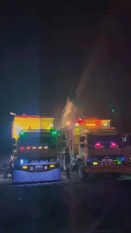 sakwadah Ojo ngasi pecah #CapCut #fypp #fyppppppppppppppppppppppp #fypage #fyp #truckvariasi #truckganteng #lentera #saprol #kudus #truckindonesia #truckindonesiacomunity #pasirbalap #pasirmerapi #fuso #mitsubishi #genjo #dumppasir #trontonbalap #fypシ #pasirmerapi 