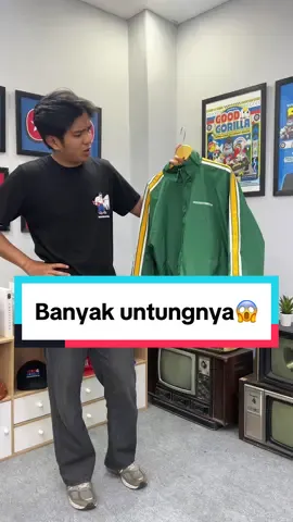 Jaket tracktopnya baru aja restock nih jangan sampe kehabisan👀 #houseofsmith #houseofsmithofficial #tracktop #jacket 