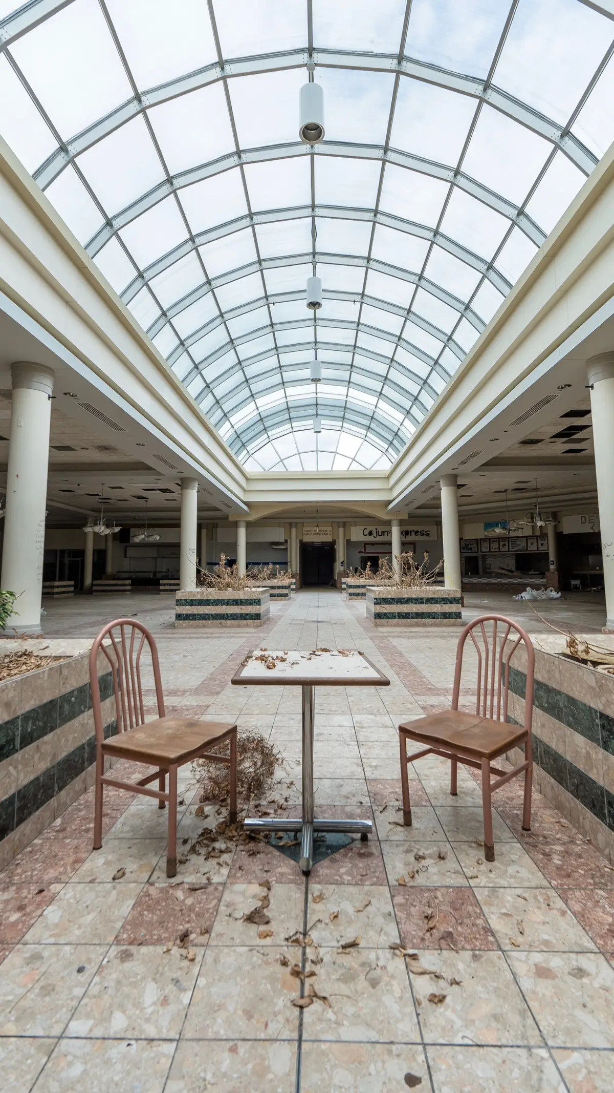 Abandoned Mall #abandoned #urbex #urbanexploring #backrooms #fyp 