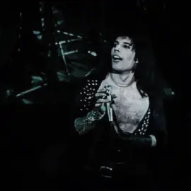 i wanted to make a different video to remember freddie as the icon he is, i miss him and love him too much. we love you, freddie!! #freddiemercury #freddiemercuryedit #queenband #missyou #parati #fypage #CapCut #fyp #hrryjph #queen #freddiemercuryqueen 
