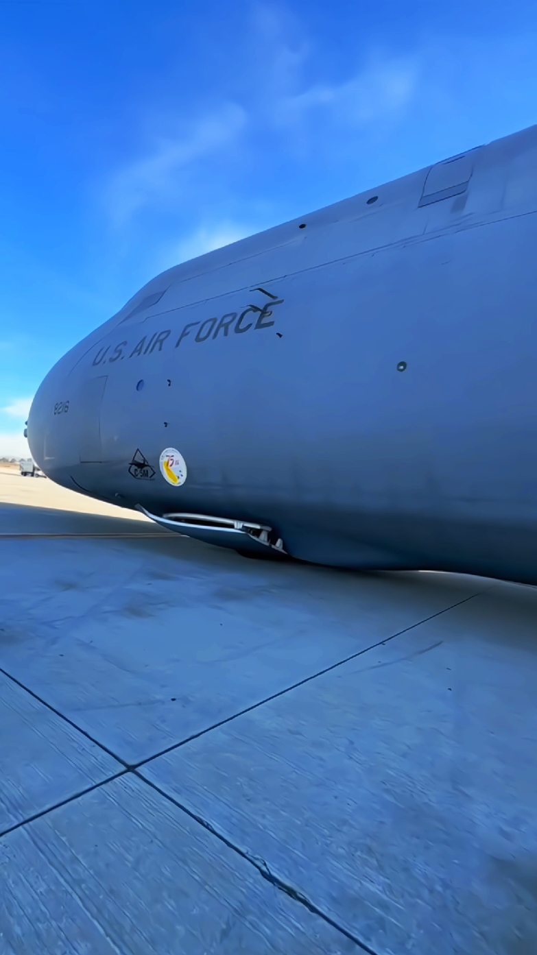C-5M Super Galaxy Largest airplane ✈️🇺🇸#Usa #AirForce #aircraft #Airshow #fighterjet #pilot #asmr #USAirForce #AircraftSpotting #TikTokAviation #MilitaryAircraft #C5SuperGalaxy 