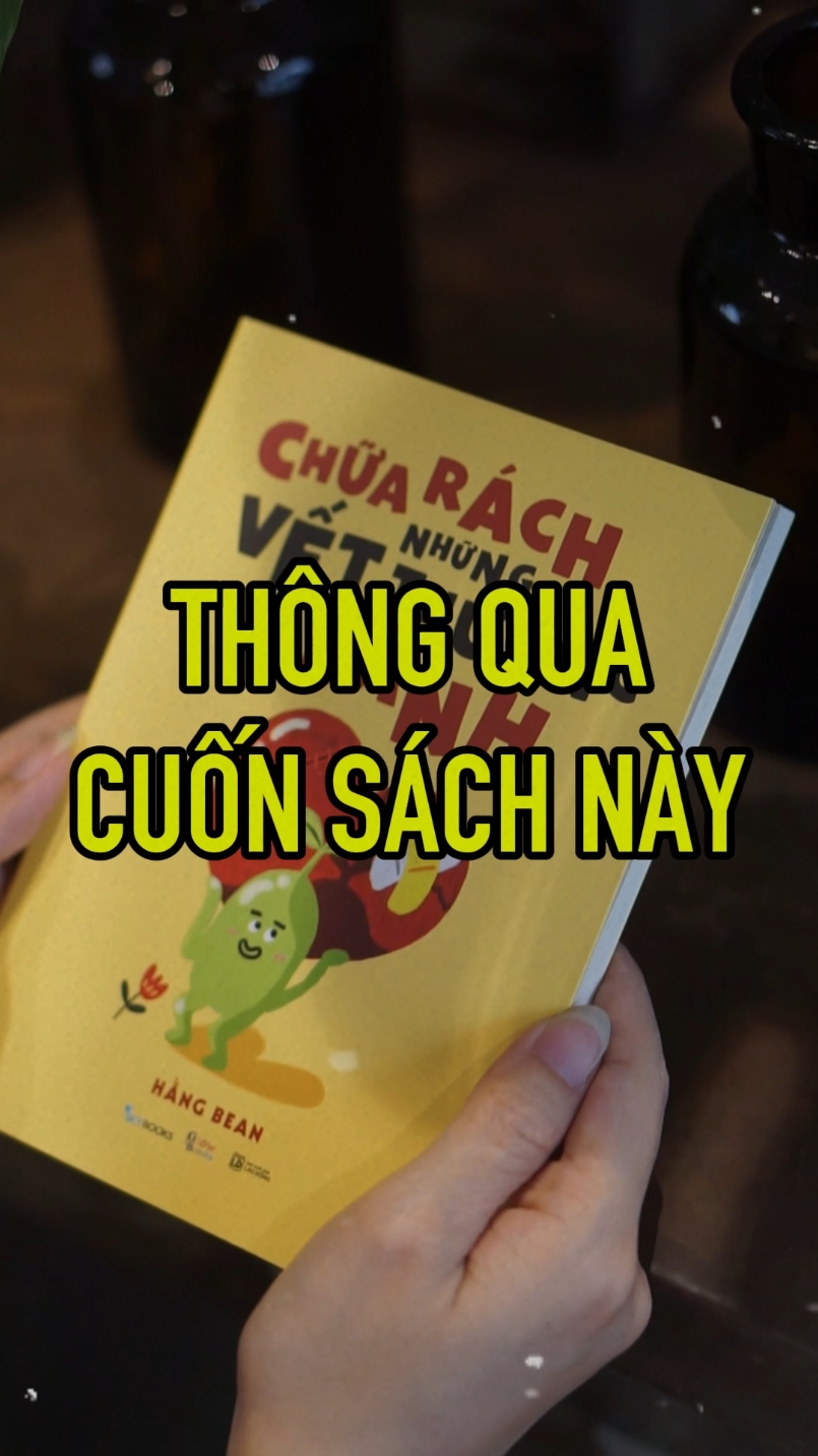 Ở ĐÂY CÓ THÔNG ĐIỆP DÀNH CHO BẠN Cuộc sống của bạn có những áp lực đè nặng hay có các mối quan hệ rối rắm đang mang theo. Nếu không thể thay đổi, hãy học cách cười cùng chúng. Đôi khi chúng ta chỉ cần thay đổi góc nhìn, biến áp lực thành niềm vui, và cuộc sống sẽ trở nên dễ chịu hơn. #glowbooks #BookTok #chuarachnhungvetthuonglanh #hangbean 