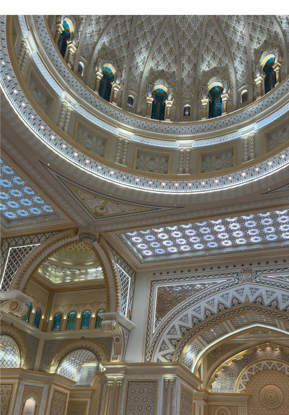 Inside the Presidential Palace ✨ 📍Abu Dhabi, UAE🇦🇪 . . . . #abudhabi🇦🇪 #uae🇦🇪 #travel #traveltiktok #fyp 