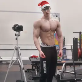 David Laid Christmas vibes 🎄 #davidlaid #davidlaid_motivation #davidlaidedit #gym #gymmotivation #gymshark #christmas #fyp #trending #xyzbca  #foryoupage 