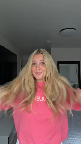 I have been loving this curling iron lately! #blowoutstylecurls #2inchcurlingiron #curlingiron #curls 