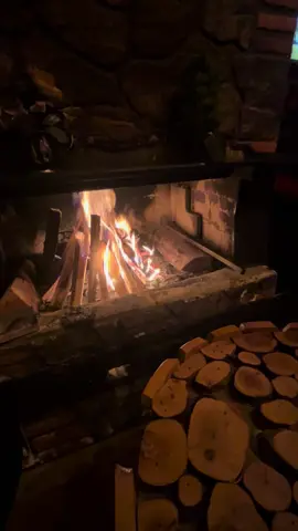 Bizim psikologlara ihtiyacımıx yok sesiz sakin birde ateş olsun en güzel terapı #bolu #bungalow #acemkızı #dag #orman #sömüne #ateş #ahsapev 