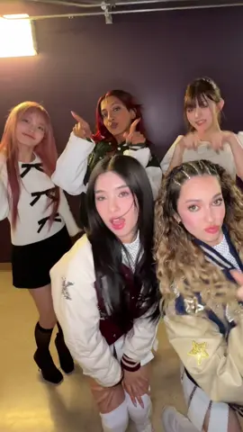 maximizing our joint slay with @ILLIT 💖#2024MAMAAWARDS #ILLIT #아일릿 #IROHA #이로하 #MINJU #민주 #KATSEYE #캣츠아이 #KATSEYE_Daniela #KATSEYE_Lara #KATSEYE_Sophia