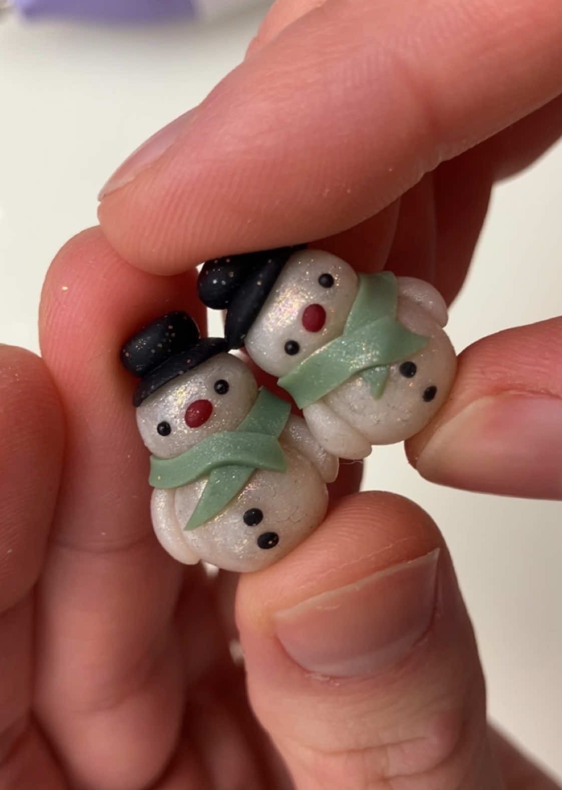 Day 3/25 : SNOWMAN ⛄️ depop+etsy: buttepixie ✨ #polymerclay #SmallBusiness 