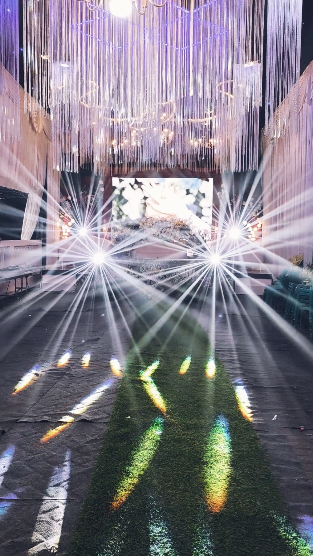 Ready😁🔥  @agukristanto @ayra.decorations @nine9visual  #highlight #light #lighting #weddingtiktok #lightingdesign #lightingeffects #decorasipernikahan #videotronjombang #ninevisual #videotron #jombanglighting 