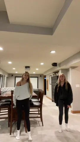 We are back 😝@sophiapullvermacher 