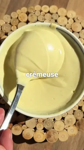 👉 On vous aide à perdre du poids dans le lien sur notre profil⁣ ⁣ Mayonnaise de Yaourt Grec 🧄🥚⁣ ⁣ Laissez-vous tenter par la douceur d’une mayonnaise maison au yaourt grec et à l’ail rôti 🧄🌿 Ajoutez-y une touche de citron et une pointe de moutarde, et voilà un condiment qui va réveiller vos salades et sandwiches 🍽️🥳⁣ ⁣ 🌟 Ingrédients :⁣ - 2 œufs durs⁣ - 1 tête d'ail rôti⁣ - 120g de yaourt grec⁣ - ½ verre d'huile d'olive⁣ - 1 cas de moutarde de Dijon⁣ - 1 cas de jus de citron⁣ - Sel et poivre au goût⁣ ⁣ 👉 On vous aide à perdre du poids dans le lien sur notre profil⁣ ⁣ 🌟 Instructions :⁣ 1. Suivre les étapes de la vidéo. Bon appétit 💚⁣ ⁣ 👉 On vous aide à perdre du poids dans le lien sur notre profil⁠⁣ ⁣ by @essen_paradies⁣ ⁠#mayonnaise #yaourt #oeufs #recettefacile #recette #miam #perdredupoids #alimentation #maigrirensemble #instaregimeuse #mangerbien #dietetique #alimentationsaine #minciravecplaisir #regimeuse #mangerbouger #viesaine #mincir #repriseenmain #produitsfrais #maigrir #teamgallice #recetteshealthy #miammiam #sain #equilibre #equilibrealimentaire #mieuxmanger 