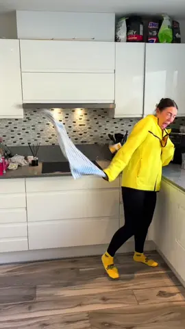 Ladders are NOT allowed In this house 😂😭