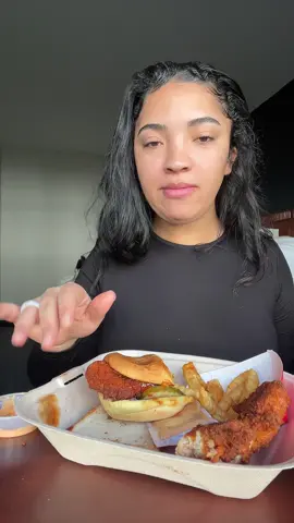the eating sounds 😫🤣 #fyp #viral #eating #foodporn #usa🇺🇸 #southafricatiktok🇿🇦 #muckbang #daveshotchicken 