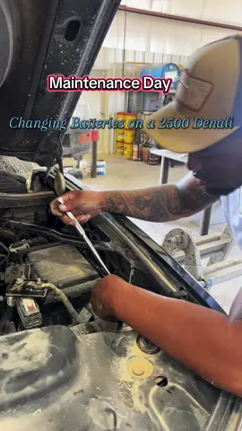 #fyp #gmc #2500hd #duramax #denali #changebattery 