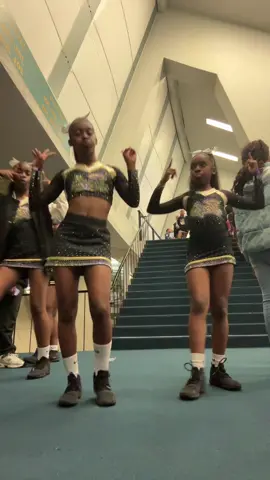 #dance #sisters #viralvideo #wehaveonclothestiktok 