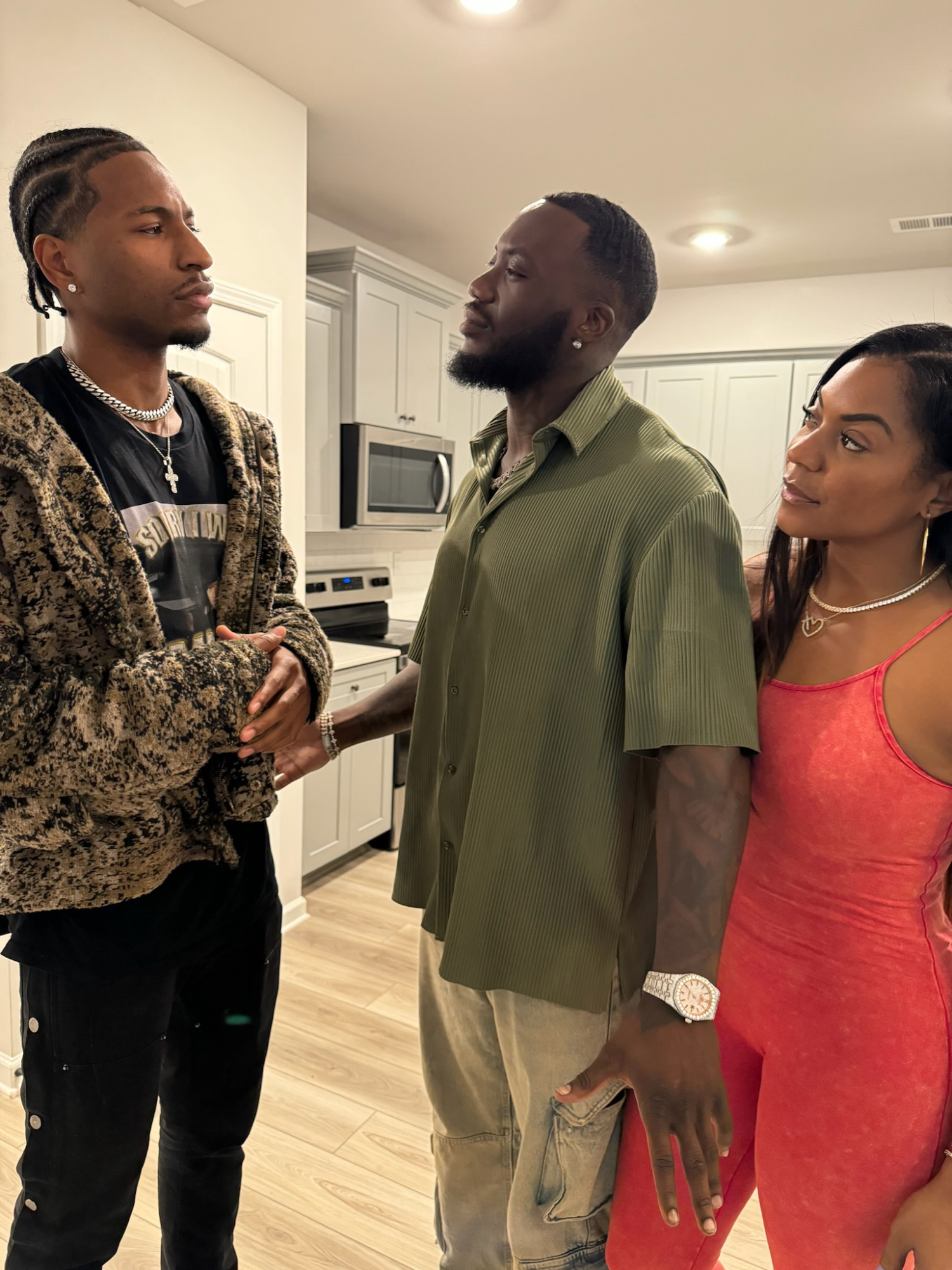When James homie Trey sees Ernestine at his spot goes wrong! #God #Jesus #Jesusispoppin #Jesusbeenpoppin #kountrywayne #letthatsizzleinyourspirit #helpisontheway #love