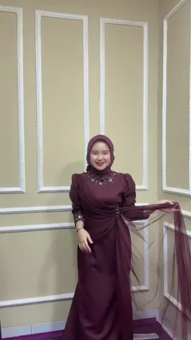 Join live sekarang juga😍😍 #fy #dresskondangan #drescantik #bridsmaids #lewatberanda #foryou #dress #fyp #burgundy 