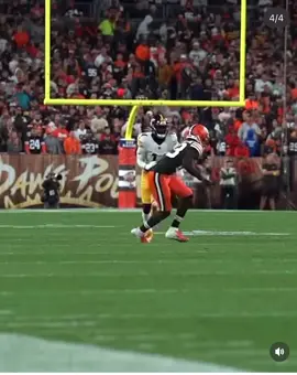 Closer up of George Pickens insane catch 🔥🔥🔥🔥 #nfl #georgepickens #nflfootball #pittsburghsteelers #steelers #pittsburg #football #nflhighlights #footballvideos #footballhighlights #sports #athlete #wr1 #widereceiver  