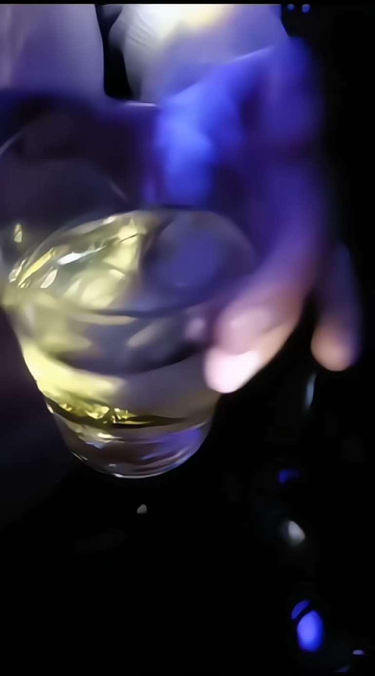 Para fingir salidas 🥃 #parafingir  #fingir  #discoteca  #enladiscoteca  #fiesta  #party  #antro  #estadosparawhatsapp  #viral_video  #hi 