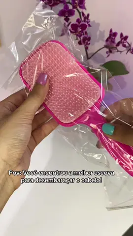Escova Raquete é uma escova ótima para desembaraçar o cabelo, evitando a quebra e reduzindo friz!  #escovadecabelo #escova #asmr #dicasdebeleza #escovaraquete #escovadesembaraçadora #fyp #cuidadoscomcabelo 