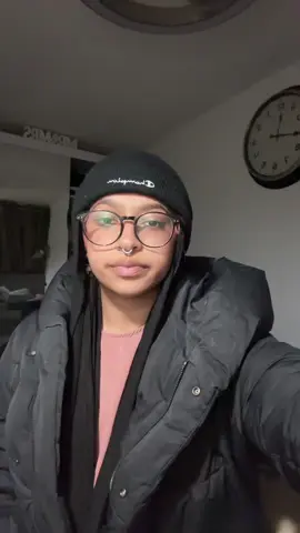 800 comments on a video of me and my friend eating and all them are you guys having a panic attack over some metal in my face. good luck with your next job centre appointment! ♥️ #bringbackcriticalthinking 