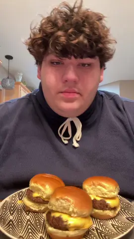 Late night slider 🤤#mukbang #fyp #asmr #asmrsounds #mukbangasmr #mukbang #burger #latenight #Foodie #foodtiktok #viral #food 