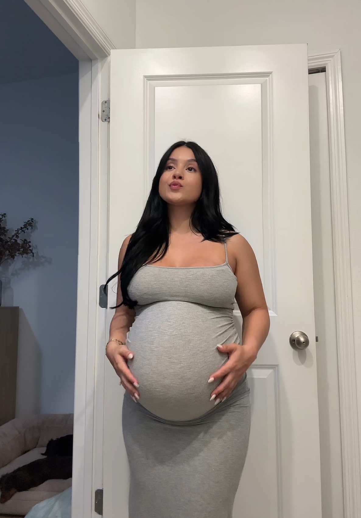 8 months pregnant 😬 #pregnanttiktok #girlmom 