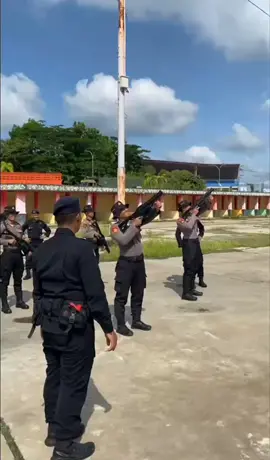 Latihan Gabungan Kompi 2 Batalyon C Pelopor Satuan Brimob Polda kaltim Bersama Satuan Sabhara Polres Paser. . BRIGADE!!! . BRIMOB UNTUK NUSA DAN BANGSA . SATYA SAKUNTA LOKA . @humaskorpsbrimob @divisihumaspolri @poldakaltim @ndy_rif @korpsbrimobkaltim @brimobbalikpapan @brimobsamarinda @yoncpor_kaltim @geganakaltim #polripresisi #korpsbrimobpolri #brimobpresisi #poldakaltim #brimobkaltim #kalimantantimur #pelopor #gegana #pidbrimobkaltim 