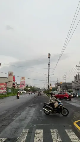 uwes to uwes, ojo kejeron dee lo ora seneng kowe. #jembertiktok #jember24jam #fypage 