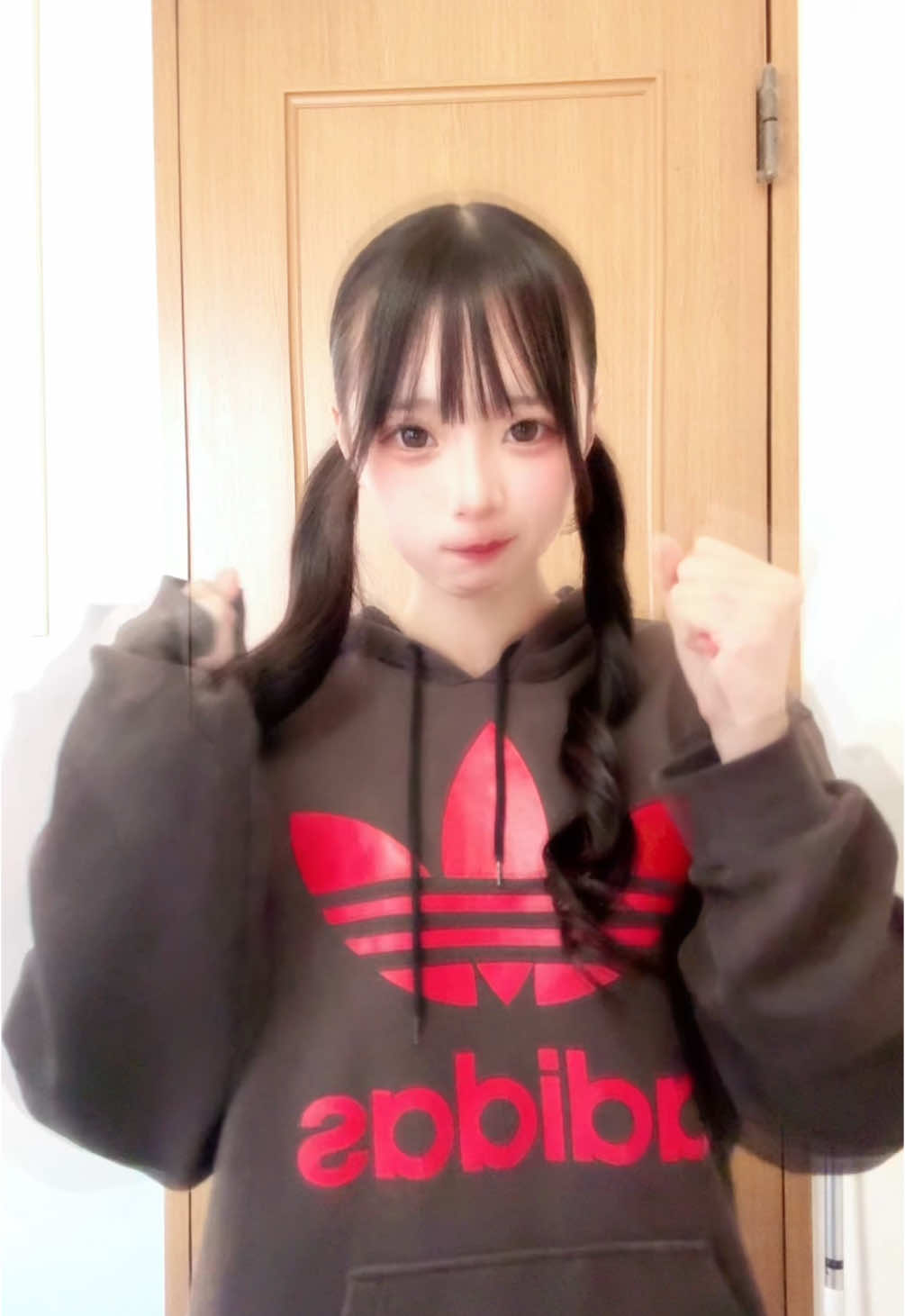 机の下でガッツポーズするのって急に自習になった時くらい#fyp 