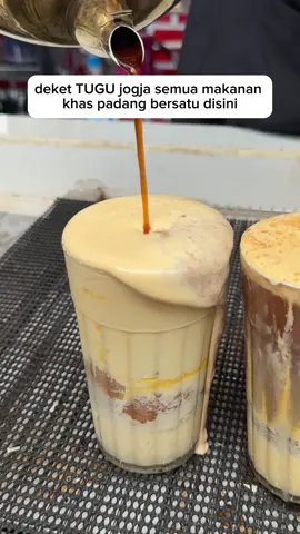 Baru ini nemu di jogja ada warung semua makananya khas padang..hampir semua makanannya cenderung ke gurih asin,tapi ada yg manis seperti lontong pical.. 👅8/10 BOPET BAGINDO PAKUNINGRATAN Buka : 07.00-11.30 Alamat : jl pakuningratan,cokrodiningratan,kec jetis yogyakarta
