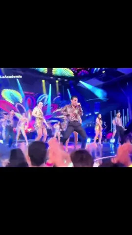 Domingo de imaginar que estoy viendo esto en vivo🥺 concierto 7 porque hace 7 semanas que se acabó La Academia😭! #laacademia #paratii #foryou #MarLara #besties #JulioAvila #MarioGiron #laacademiafanpage #opening #concierto #friendship 