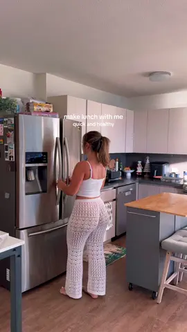 The perfect post beach day lunch🌊🌴✨🤍🥂 #makelunchwithme #quickandeasylunch #lunchideas #lunchrecipe #quickandeasy #healthyrecipes #healthyfood #postworkoutmeal #postbeachdaymeal #highinprotein #mealprep #mealprepideas #dinnerrecipe #DinnerIdeas #FoodTok #dinnerwithme #honeyandlimechicken #eveningroutine #postbeachroutine #postbeachday 