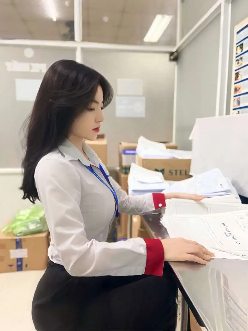 Thích một mình nơi biển cả. Nhưng lại ước một mình trong mắt của anh