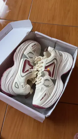 300 plus lang talaga to? grabe I can’t believe it #shoesforwomen #shoesrecommendation #shoeslover 