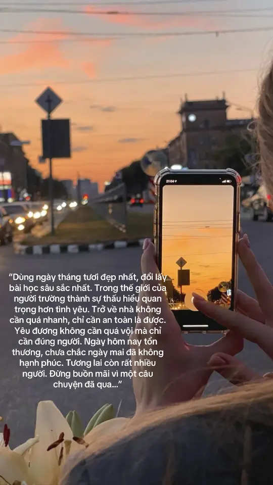 Thuận lợi thì mình bên nhau không thuận lợi thì nhìn nhau bên người khác. Ai rồi cũng trọn vẹn theo cách riêng của mình… 